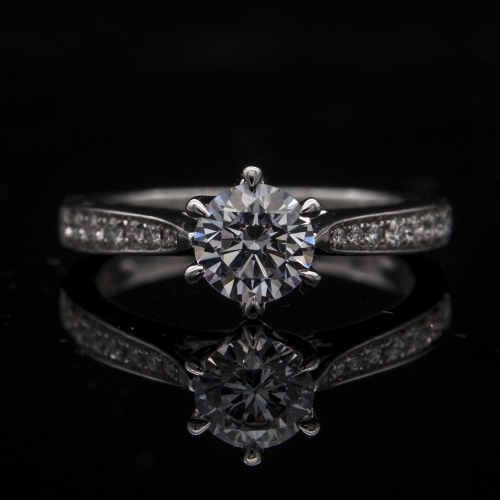 Solitaire Ring Setting 14 | Taper band with Gold trim along pave diamond