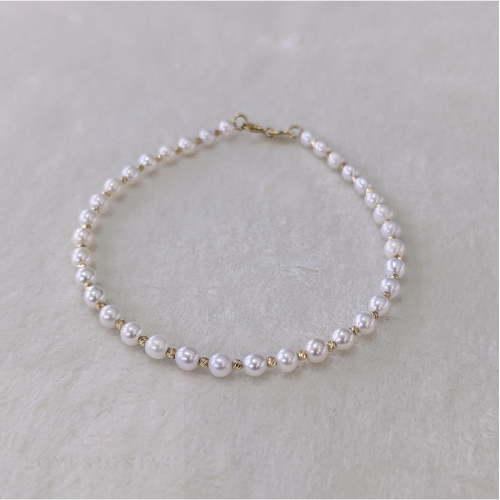 SALE! The Lustrous Classic Pearl Bracelet 4