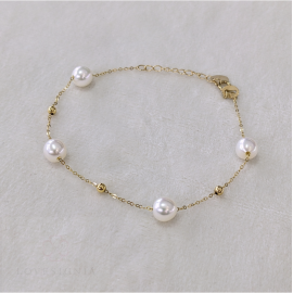 SALE! The Lustrous Classic Pearl Bracelet 2