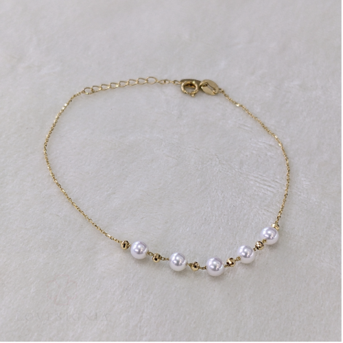 SALE! The Lustrous Classic Pearl Bracelet 1
